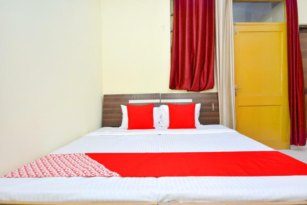 Hôtel Oyo 40306 White House à Jalandhar Chambre photo